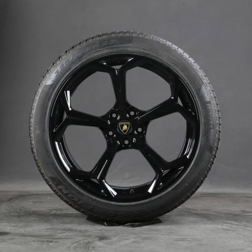 4st Lamborghini Urus 22" vinterhjul OEM - Pirelli *MOMS*