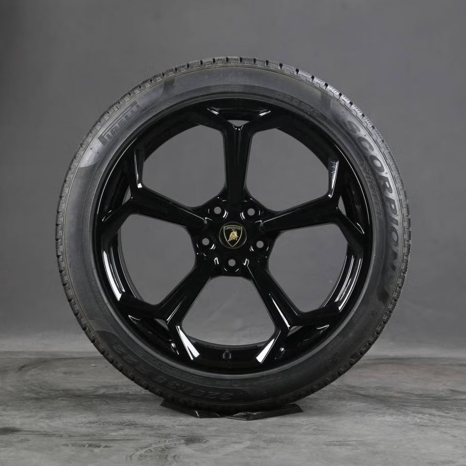 4st Lamborghini Urus 22" vinterhjul OEM - Pirelli *MOMS*